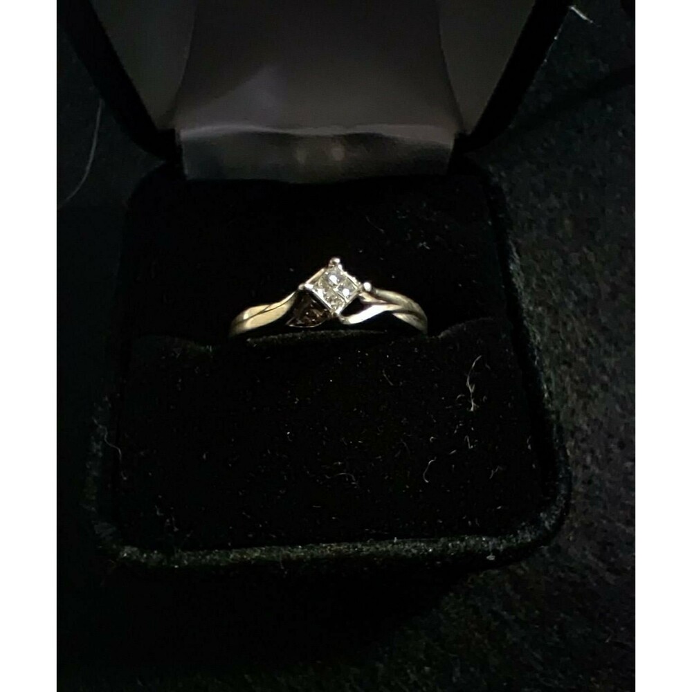 10K White Gold Diamonds engagement ring